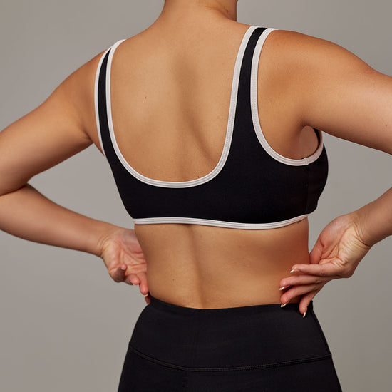 Top Essential Negro Doblefit, top deportivo mujer, vista posterior