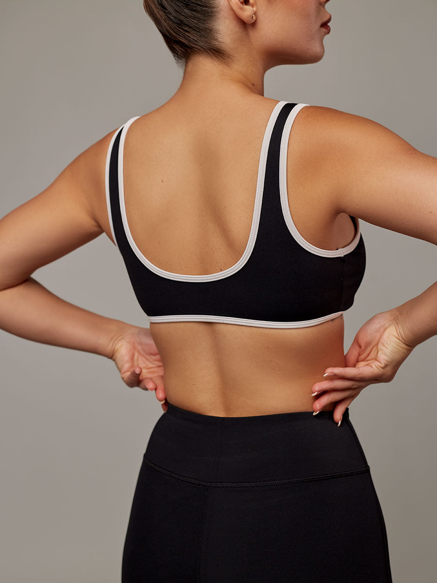 Top Essential Negro Doblefit, top deportivo mujer, vista posterior